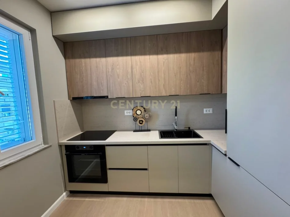 Tirane, shitet apartament 2+1 Kati 3, 100 m² (rruga bardhyl)