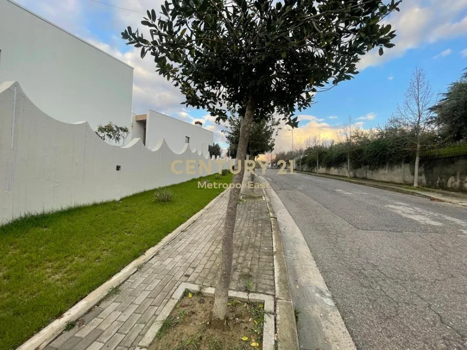 Tirane, jepet me qera Vile Vile 3 Katshe Kati 3, 535 m² 2.500 € 