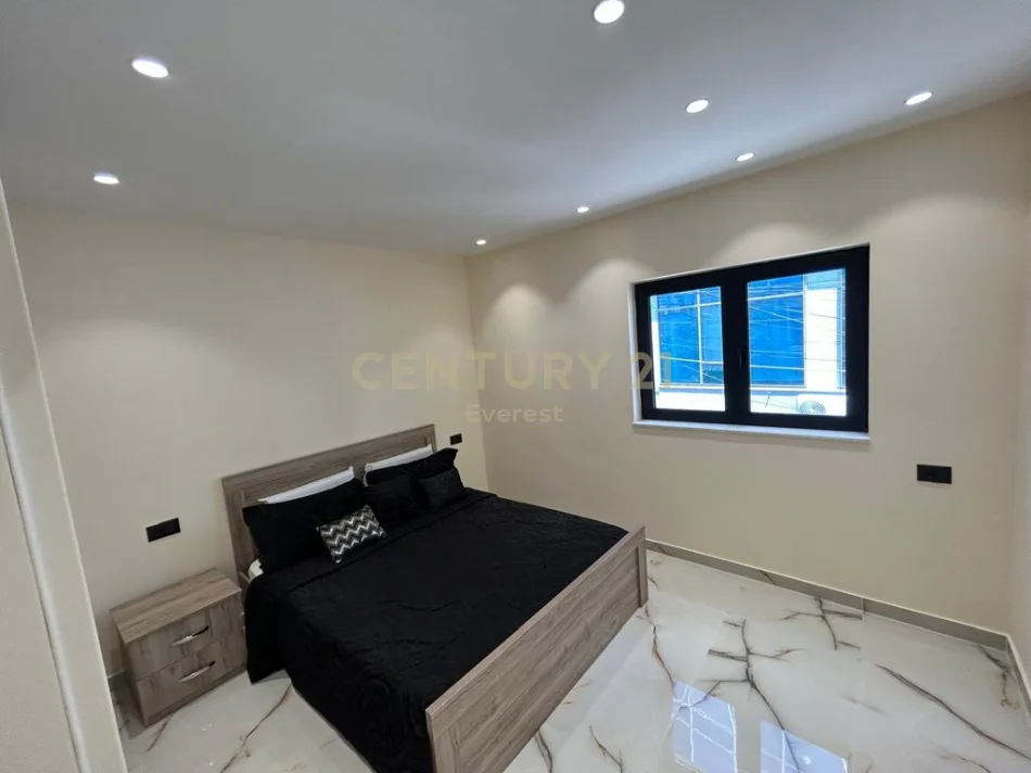 Tirane, jepet me qera apartament duplex 2+1 Kati 1, 120 m² 800 € (rruga e elbasanit)