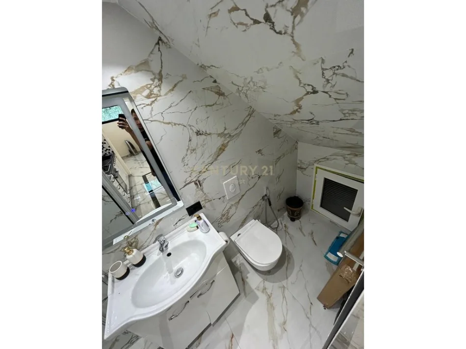 Tirane, jepet me qera apartament duplex 2+1 Kati 1, 120 m² 800 € (rruga e elbasanit)