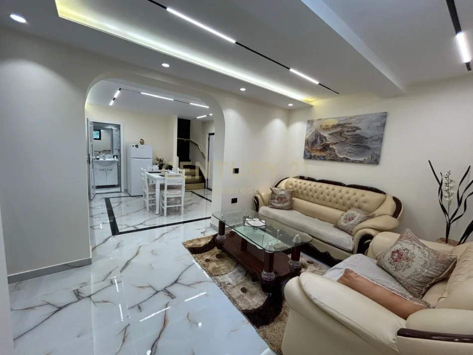 Tirane, jepet me qera apartament duplex 2+1 Kati 1, 120 m² 800 € (rruga e elbasanit)