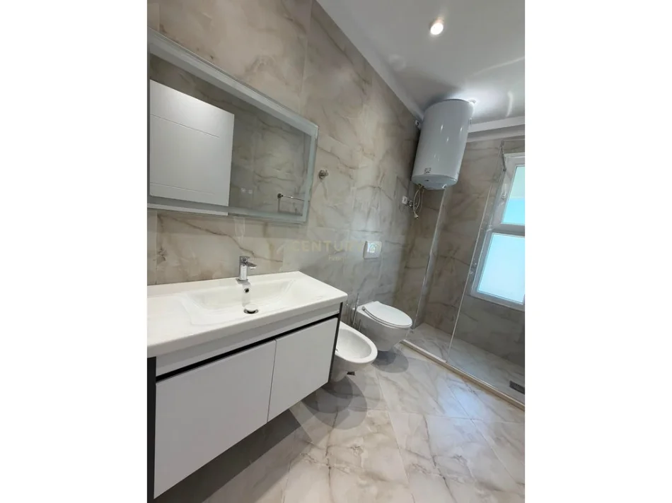 Tirane, jepet me qera apartament 2+1+Ballkon Kati 9, 100 m² 1.000 € 
