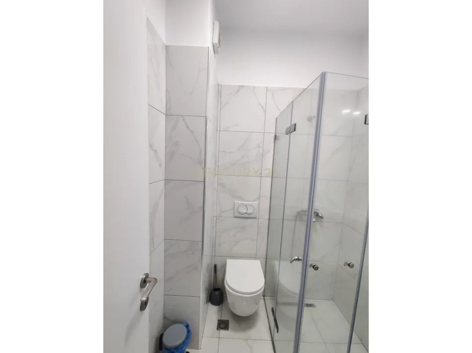 Tirane, jepet me qera apartament 2+1 Kati 2, 95 m² 800 € (rezidenca quartum)