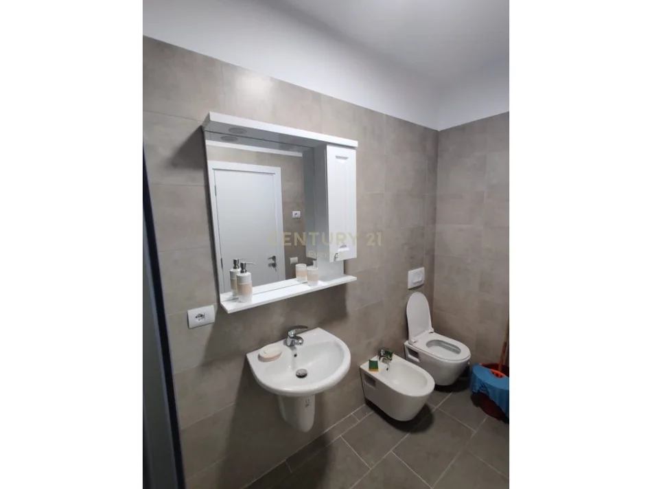 Tirane, jepet me qera apartament 2+1 Kati 2, 108 m² 800 € (hipoteka)
