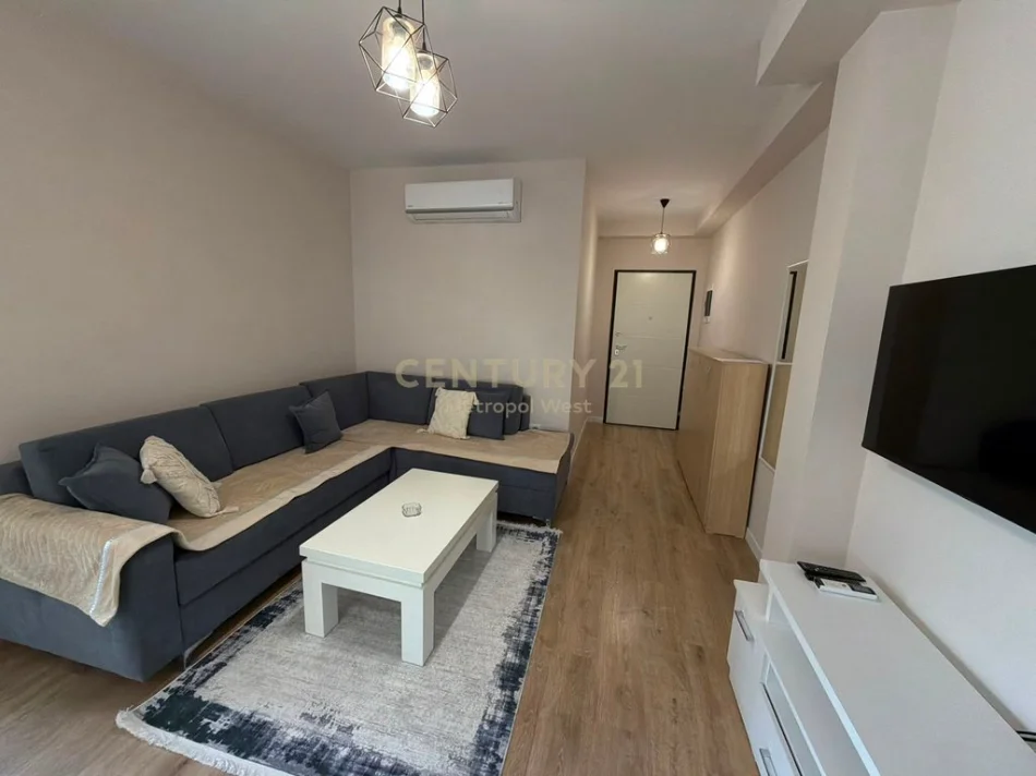 Tirane, jepet me qera apartament 1+1 Kati 2, 60 m² 600 € (tregu elektrik)