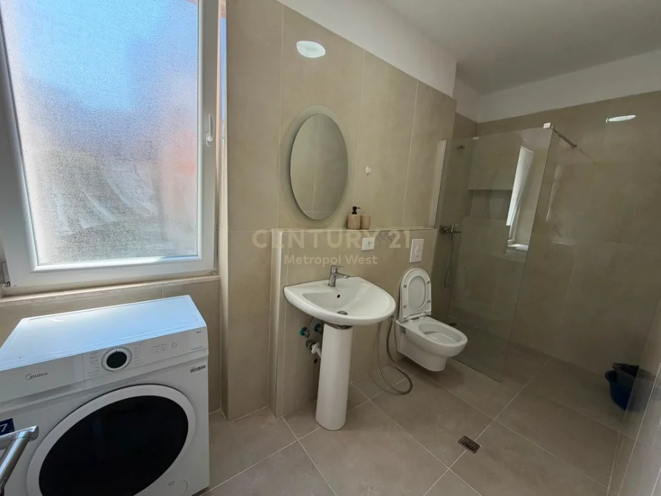 Tirane, jepet me qera apartament 1+1 Kati 2, 60 m² 600 € (tregu elektrik)