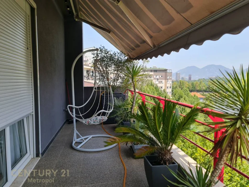Tirane, jepet me qera apartament 2+1+Ballkon Kati 5, 120 m² 2.000 € (liqeni i thate)