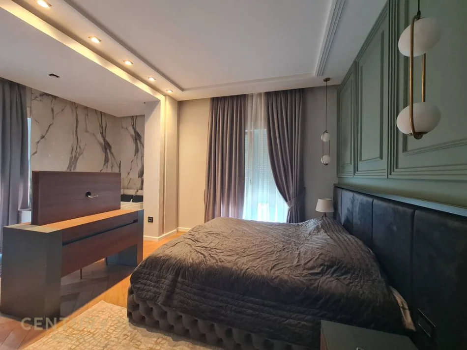 Tirane, jepet me qera apartament 2+1+Ballkon Kati 5, 120 m² 2.000 € (liqeni i thate)