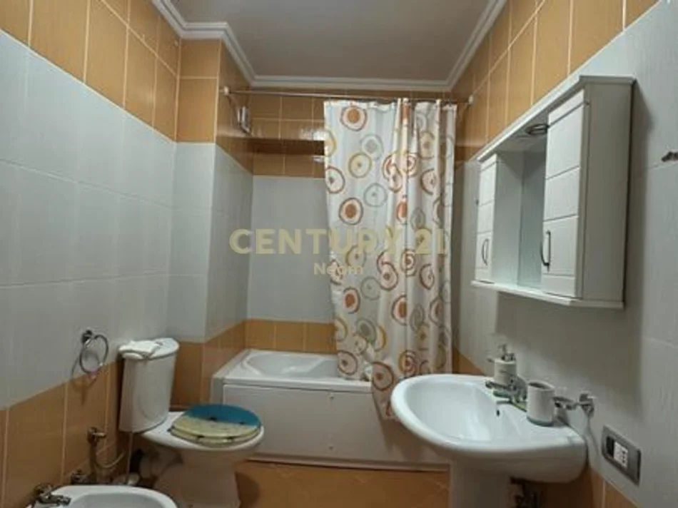 Tirane, jepet me qera apartament 2+1 Kati 8, 127 m² 600 € (don bosco)