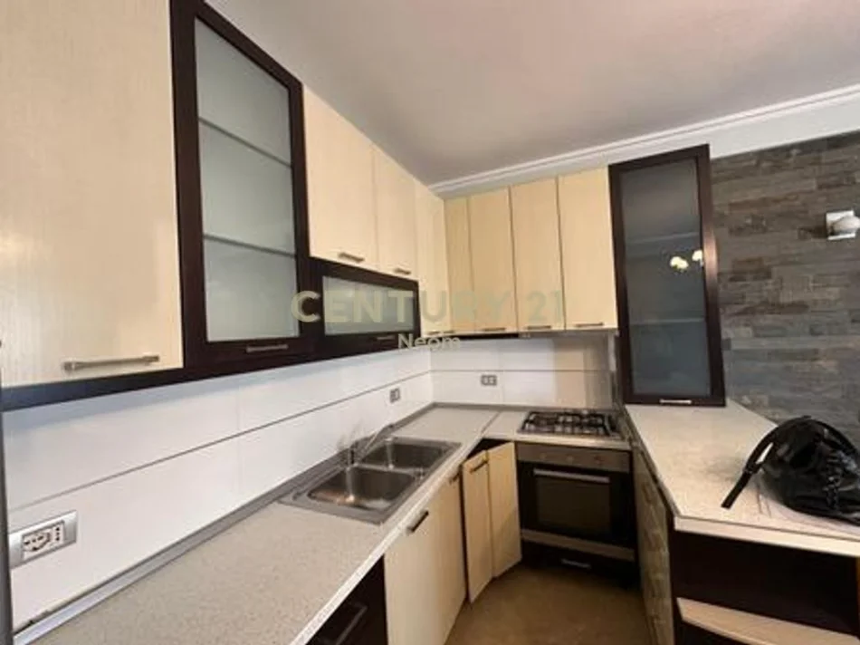 Tirane, jepet me qera apartament 2+1 Kati 8, 127 m² 600 € (don bosco)