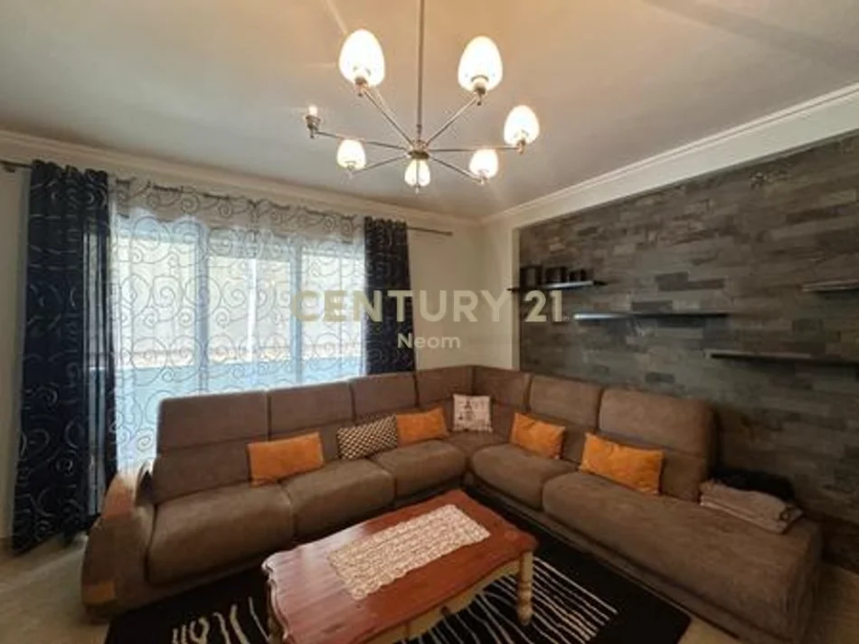 Tirane, jepet me qera apartament 2+1 Kati 8, 127 m² 600 € (don bosco)