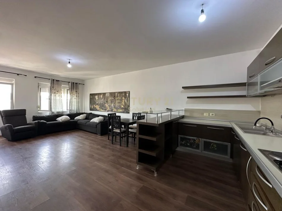 Tirane, jepet me qera apartament 2+1 Kati 7, 110 m² 480 € (Yzberisht)