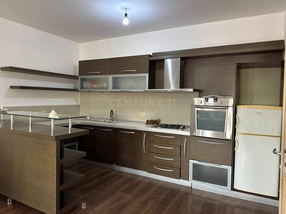 Tirane, jepet me qera apartament 2+1 Kati 7, 110 m² 480 € (Yzberisht)