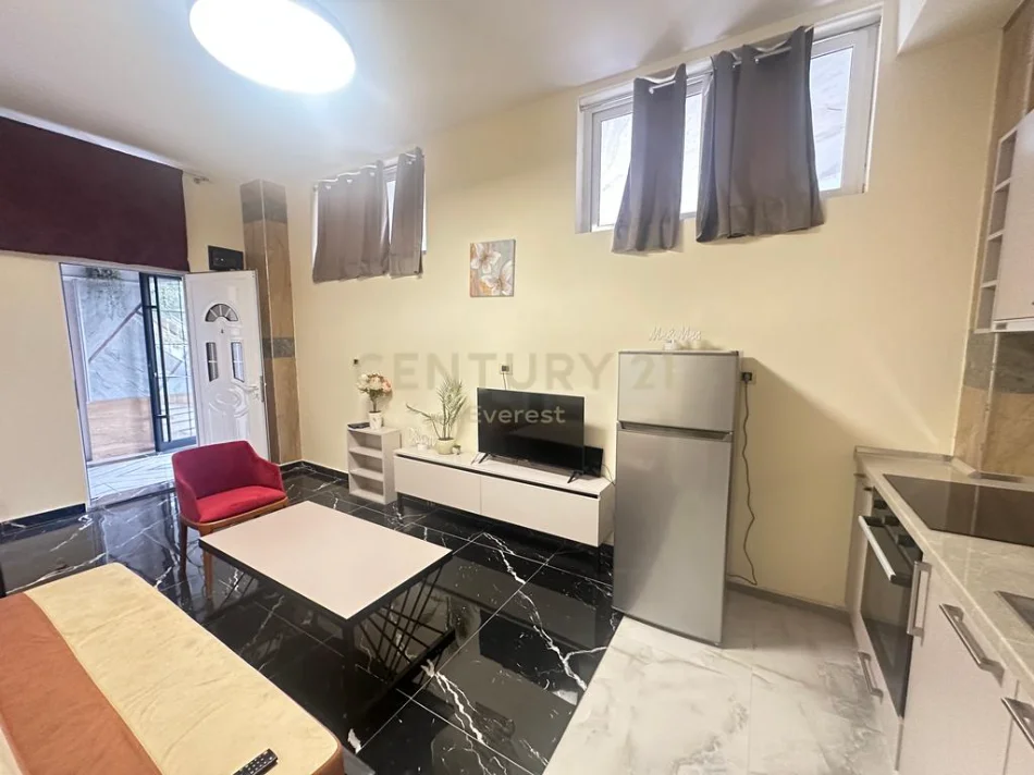 Tirane, jepet me qera apartament 1+1 Kati 0, 55 m² 400 € (Rezidenca Kaimi)
