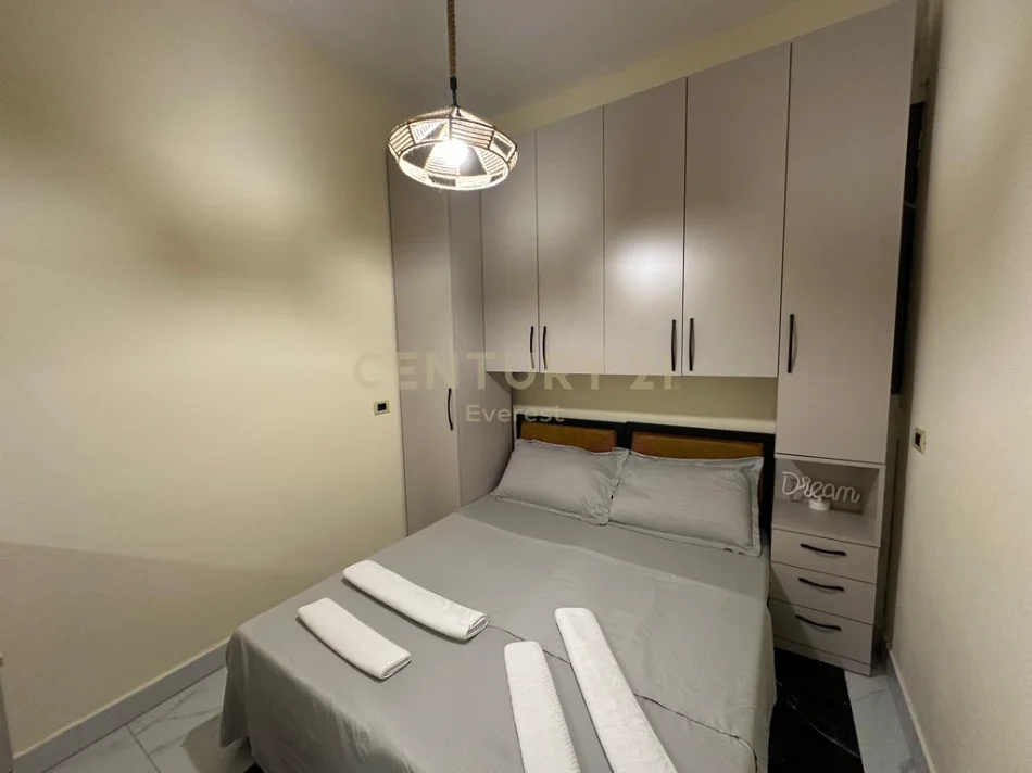 Tirane, jepet me qera apartament 1+1 Kati 0, 55 m² 400 € (Rezidenca Kaimi)