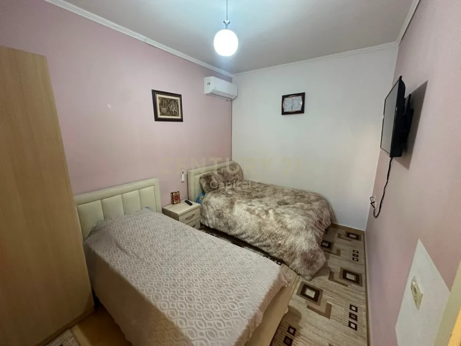 Tirane, jepet me qera apartament 2+1 Kati 1, 270 m² 1.000 € (ali demi)