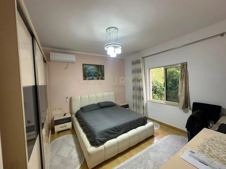 Tirane, jepet me qera apartament 2+1 Kati 1, 270 m² 1.000 € (ali demi)