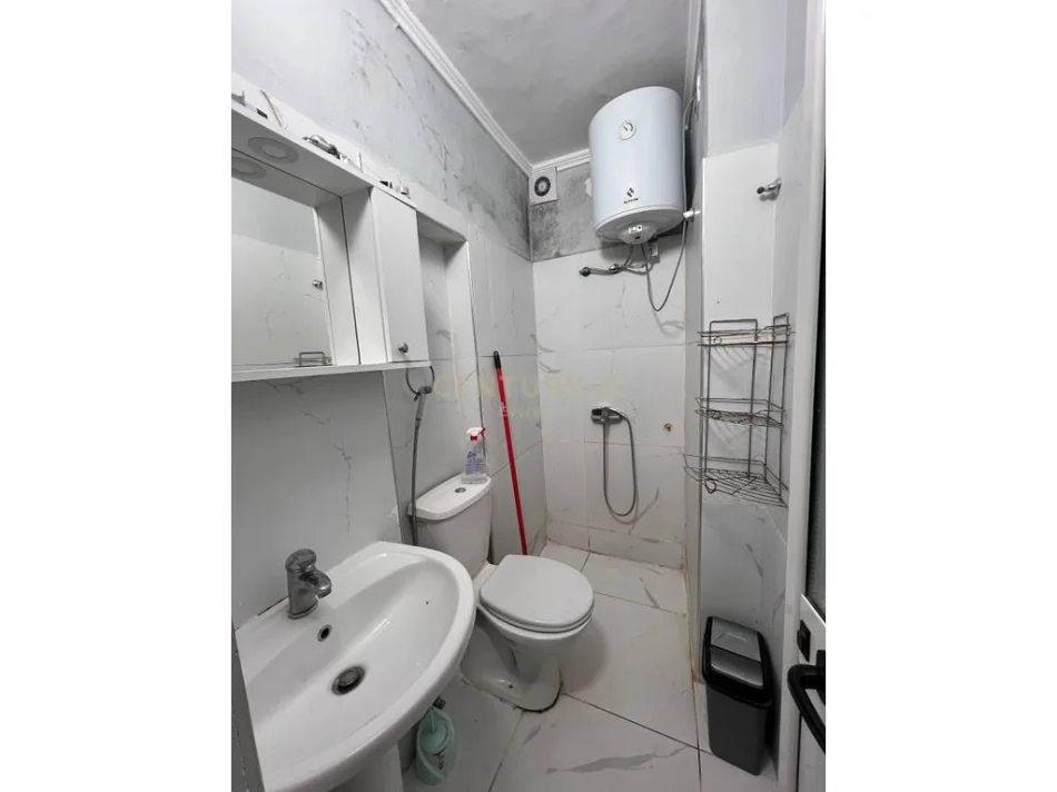 Tirane, jepet me qera apartament 2+1 Kati 2, 65 m² 500 € (Pediatria, rruga Kongresi i Manastririt)