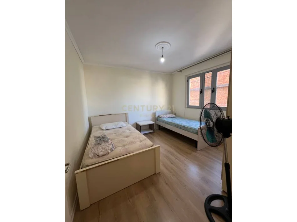 Tirane, jepet me qera apartament 2+1 Kati 2, 65 m² 500 € (Pediatria, rruga Kongresi i Manastririt)