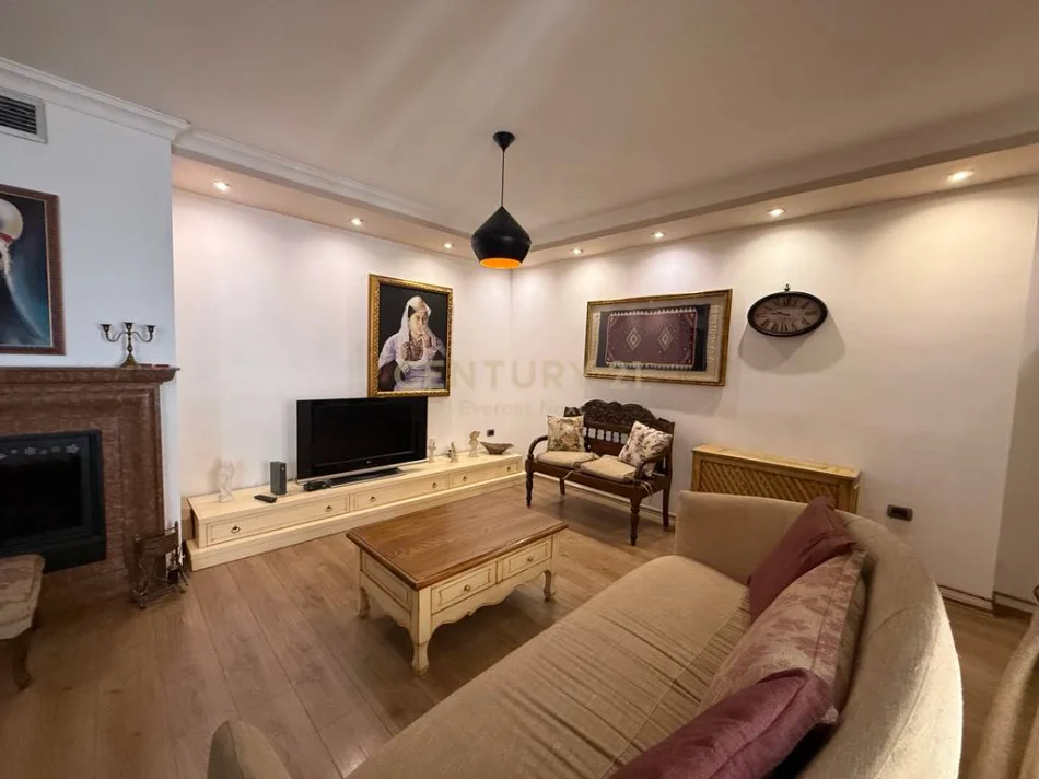 Tirane, jepet me qera apartament 2+1 Kati 3, 134 m² 750 € 