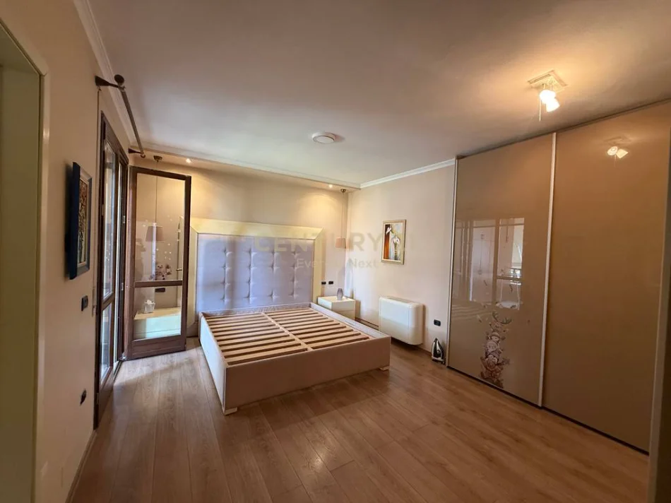 Tirane, jepet me qera apartament 2+1 Kati 3, 134 m² 750 € 