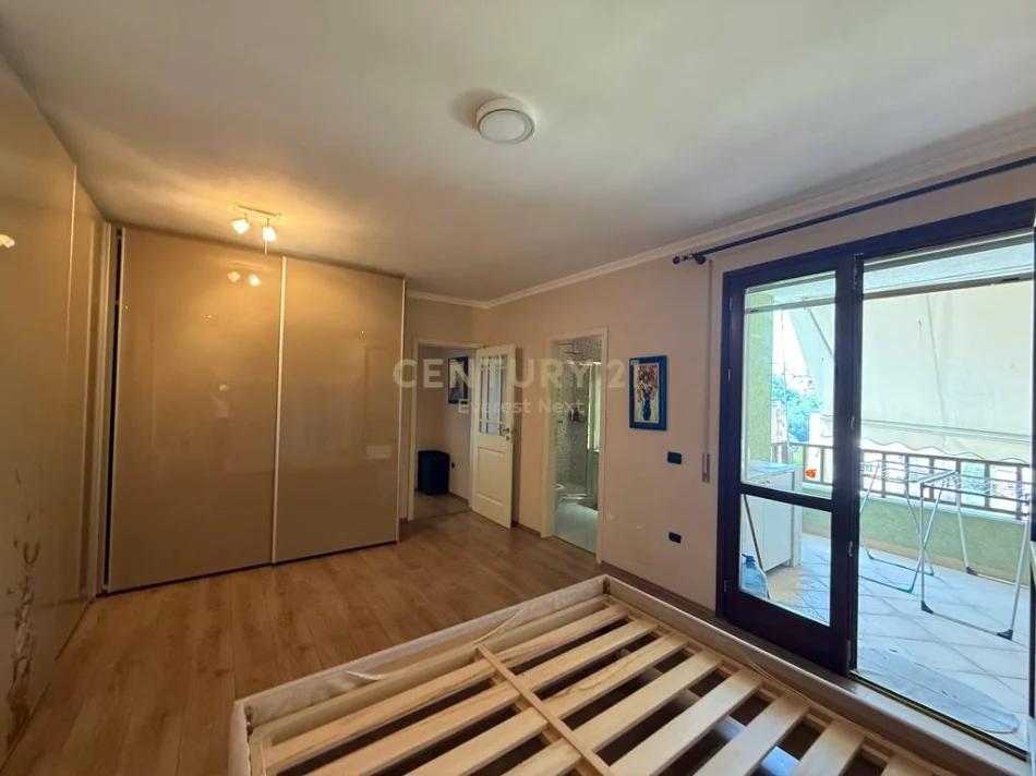 Tirane, jepet me qera apartament 2+1 Kati 3, 134 m² 750 € 
