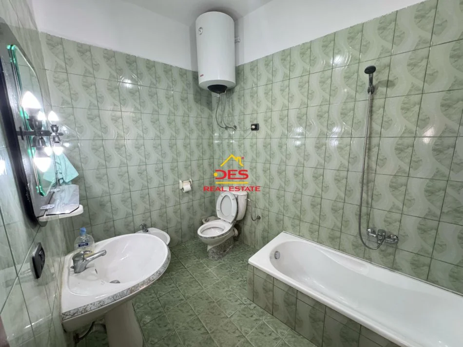 Vlore, shitet shtepi Kati 1, 364 m² 190.000 € (Rruga Ali Demi)