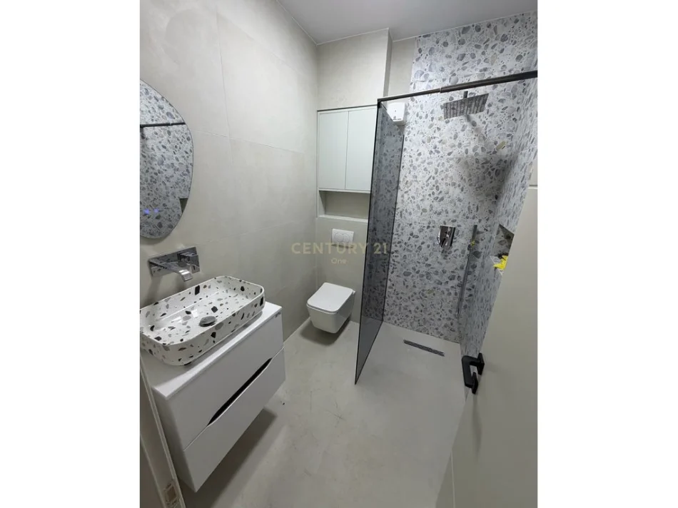 Tirane, jepet me qera apartament 2+1 Kati 4, 88 m² 700 € (Tregu Elektrik)