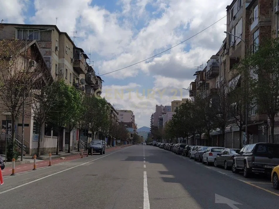 Tirane, jepet me qera ambjent biznesi Kati 0, 20 m² 650 € 