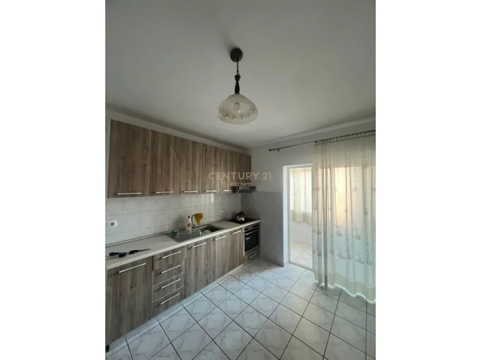 Tirane, jepet me qera apartament 2+1 Kati 6, 85 m² 550 € (Xhamia e Tabakeve)