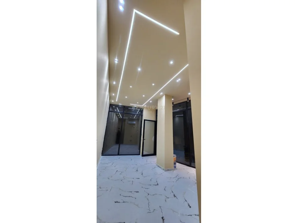 Tirane, jepet me qera ambjent biznesi Kati 0, 33 m² 1.150 € 