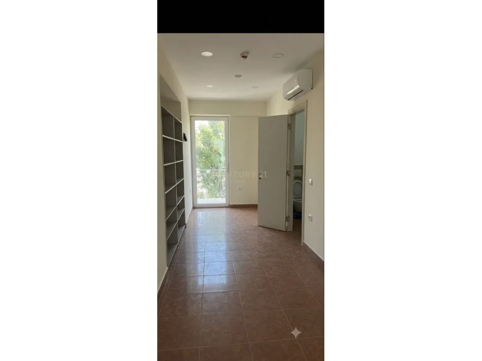 Tirane, jepet me qera zyre Kati 0, 16 m² 300 € 