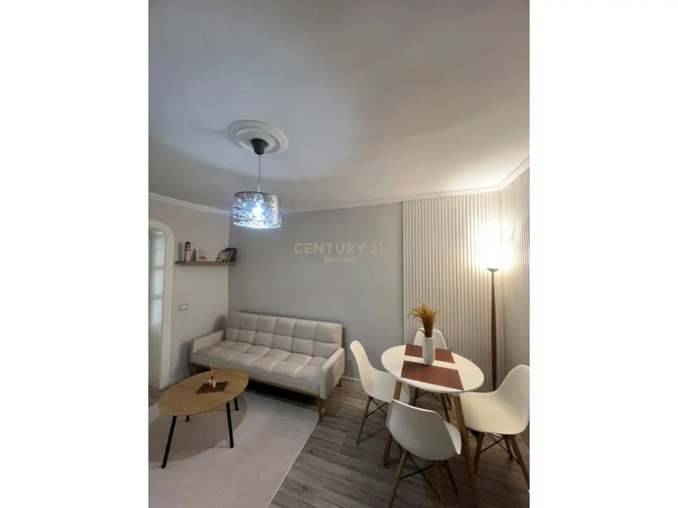 Tirane, jepet me qera apartament 1+1 Kati 4, 60 m² 500 € (Materniteti i Ri, Brryli)