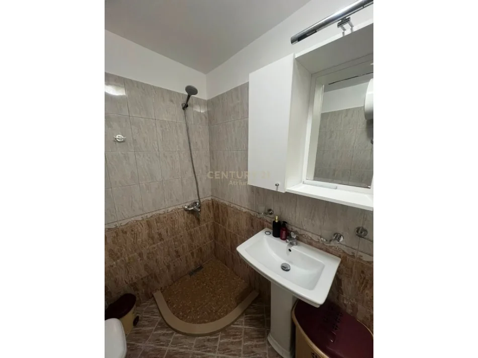 Tirane, jepet me qera apartament 1+1 Kati 4, 59 m² 500 € (Materniteti i Ri)