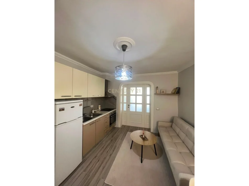 Tirane, jepet me qera apartament 1+1 Kati 4, 59 m² 500 € (Materniteti i Ri)