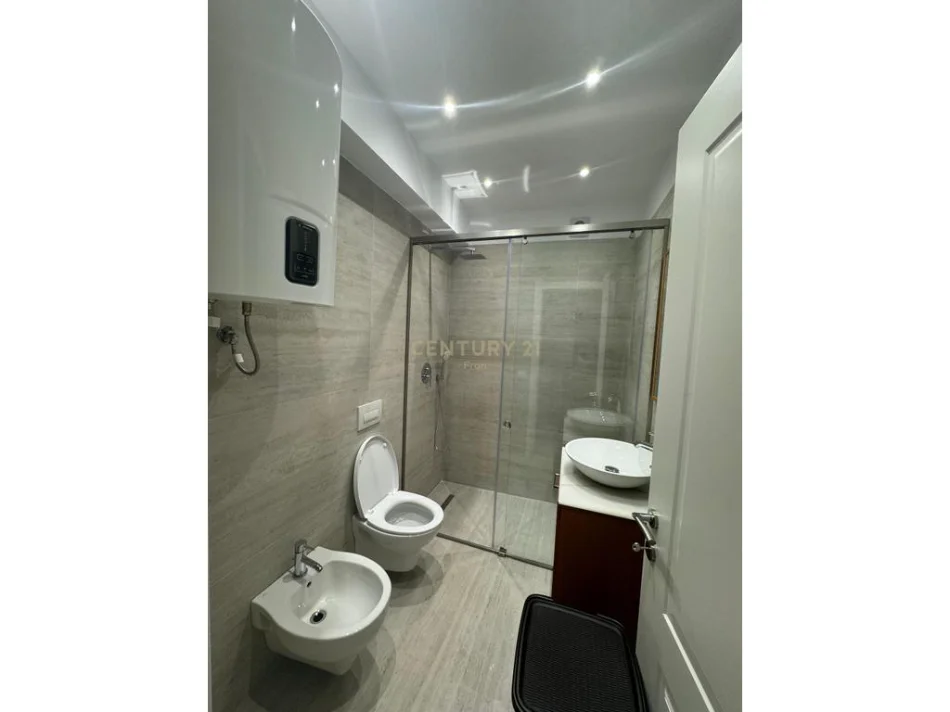 Tirane, jepet me qera apartament 2+1 Kati 3, 155 m² 1.450 € 