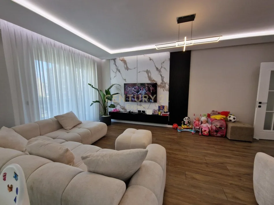 Tirane, jepet me qera apartament 3+1 Kati 6, 136 m² 1.200 € 