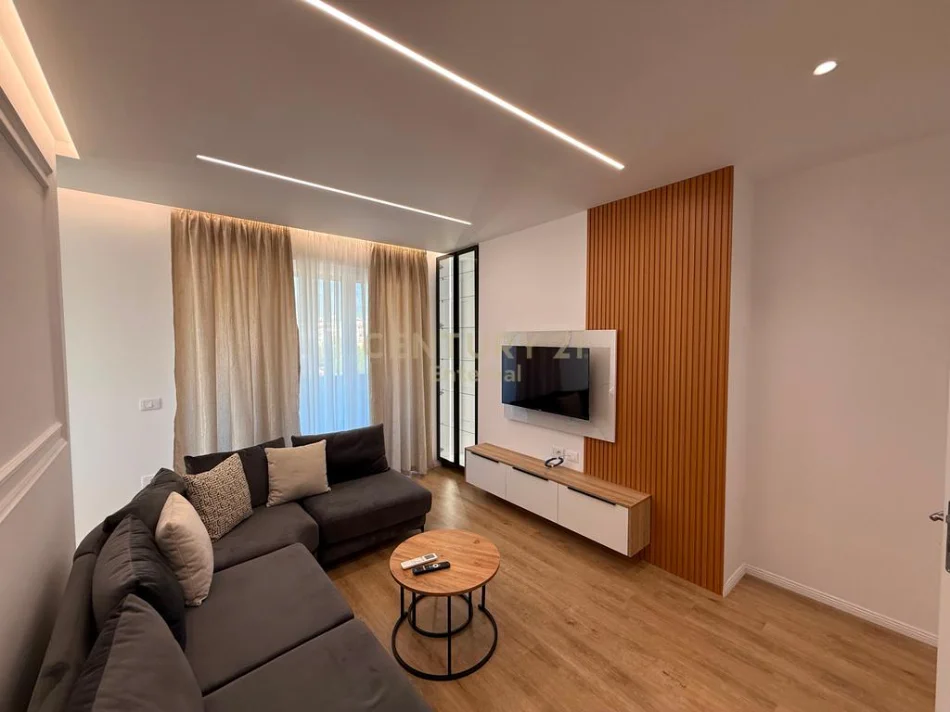 Tirane, jepet me qera apartament 2+1+2 Kati 7, 110 m² 750 € (rruga e Dibres)