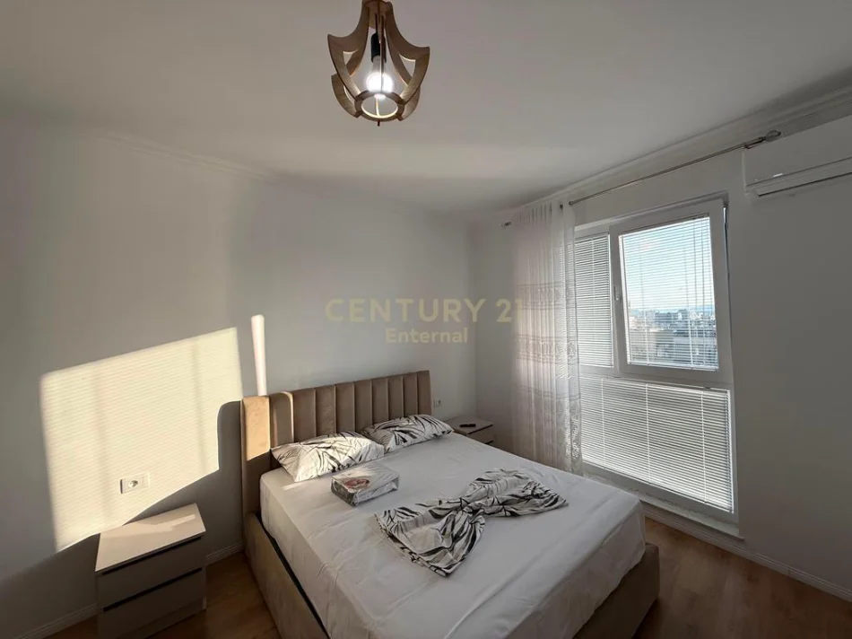 Tirane, jepet me qera apartament 2+1+2 Kati 7, 110 m² 750 € (rruga e Dibres)