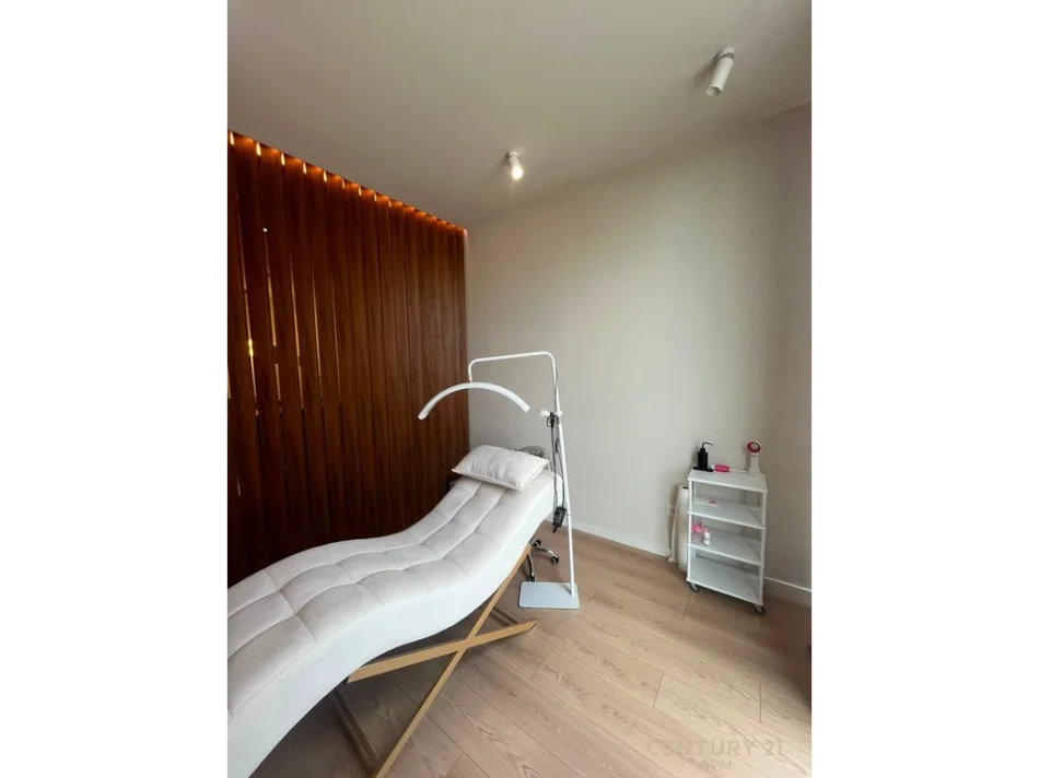 Tirane, jepet me qera ambjent biznesi Kati 1, 63 m² 1.500 € (Kompleksi Lake View, Liqeni Artificial)