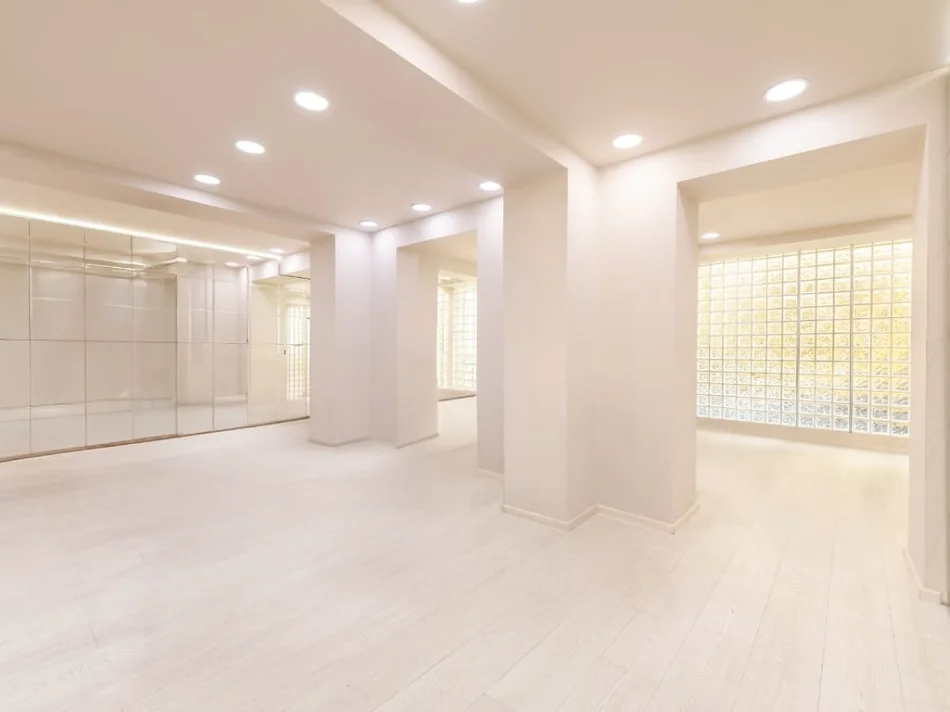 Tirane, jepet me qera ambjent biznesi Kati 1, 120 m² 2.000 € (Shallvaret)