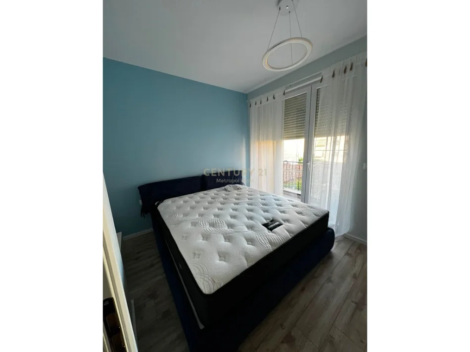Tirane, jepet me qera apartament 1+1+Ballkon Kati 1, 60 m² 700 € (Tregu Elektrik)