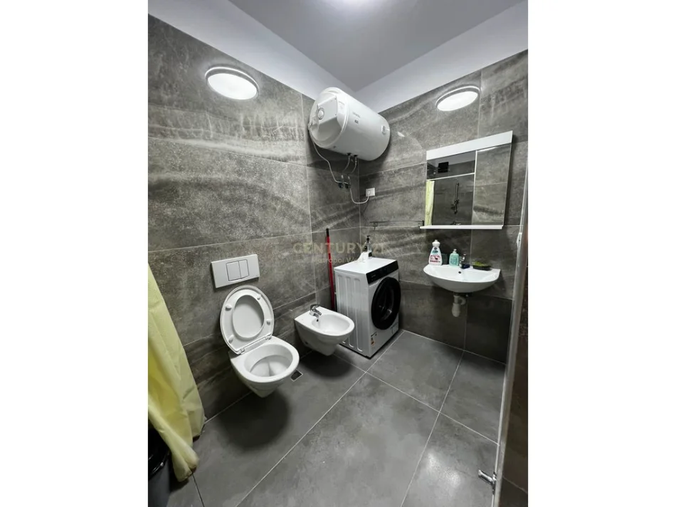 Tirane, jepet me qera apartament 1+1+Ballkon Kati 1, 60 m² 700 € (Tregu Elektrik)
