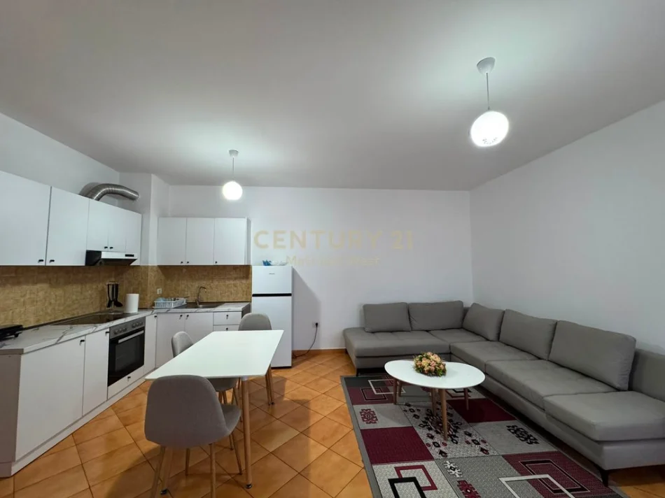 Tirane, jepet me qera apartament 1+1+Ballkon Kati 5, 70 m² 580 € (Ish Parku)