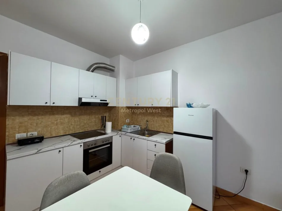 Tirane, jepet me qera apartament 1+1+Ballkon Kati 5, 70 m² 580 € (Ish Parku)
