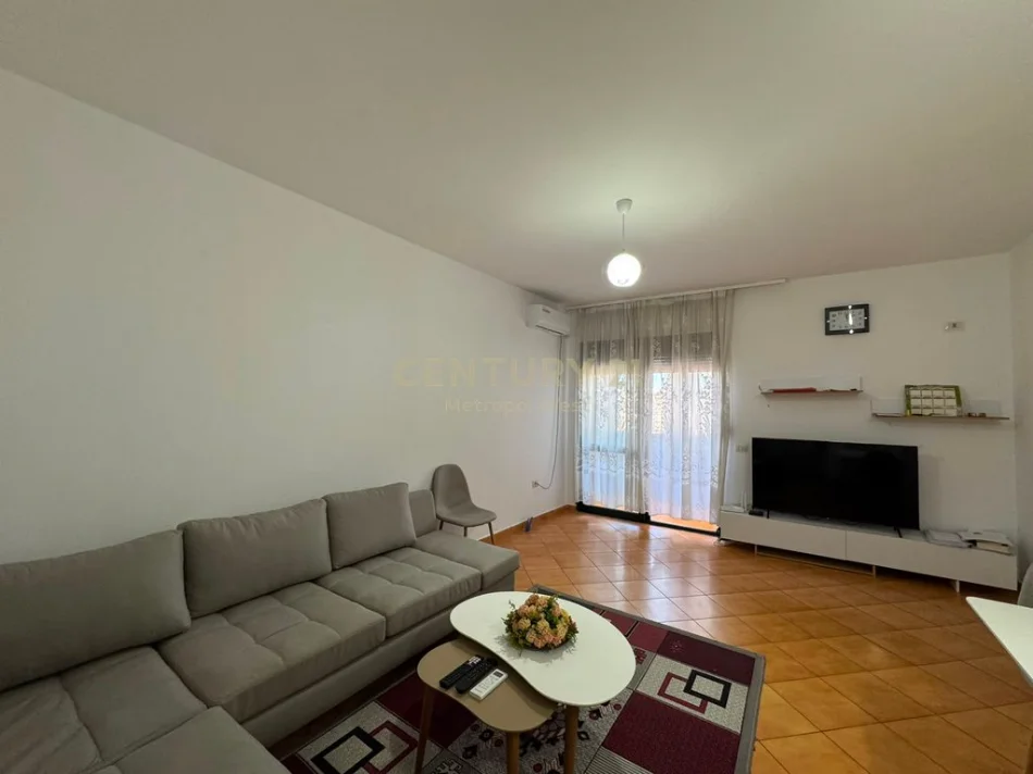 Tirane, jepet me qera apartament 1+1 Kati 5, 70 m² 580 € 