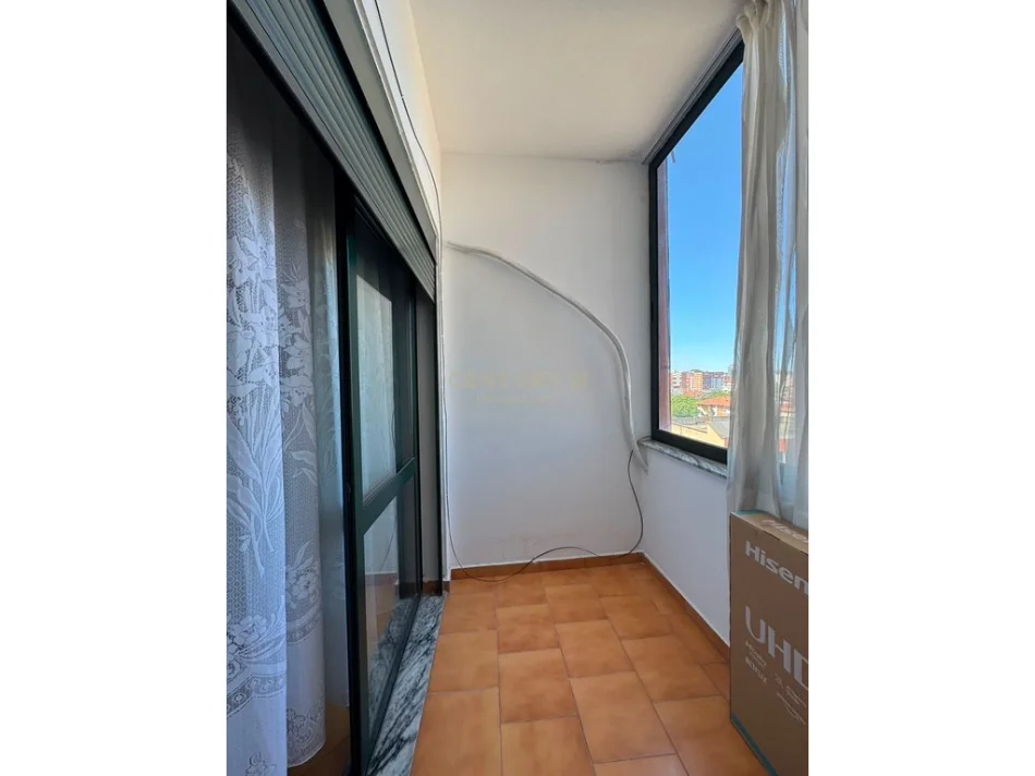 Tirane, jepet me qera apartament 1+1+Ballkon Kati 5, 70 m² 580 € (Ish Parku)