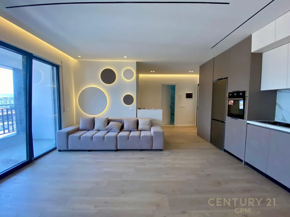 Tirane , jepet me qera apartament 1+1+post parkimi Kati 9, 70 m² 700 € (Bulevardi i Ri)