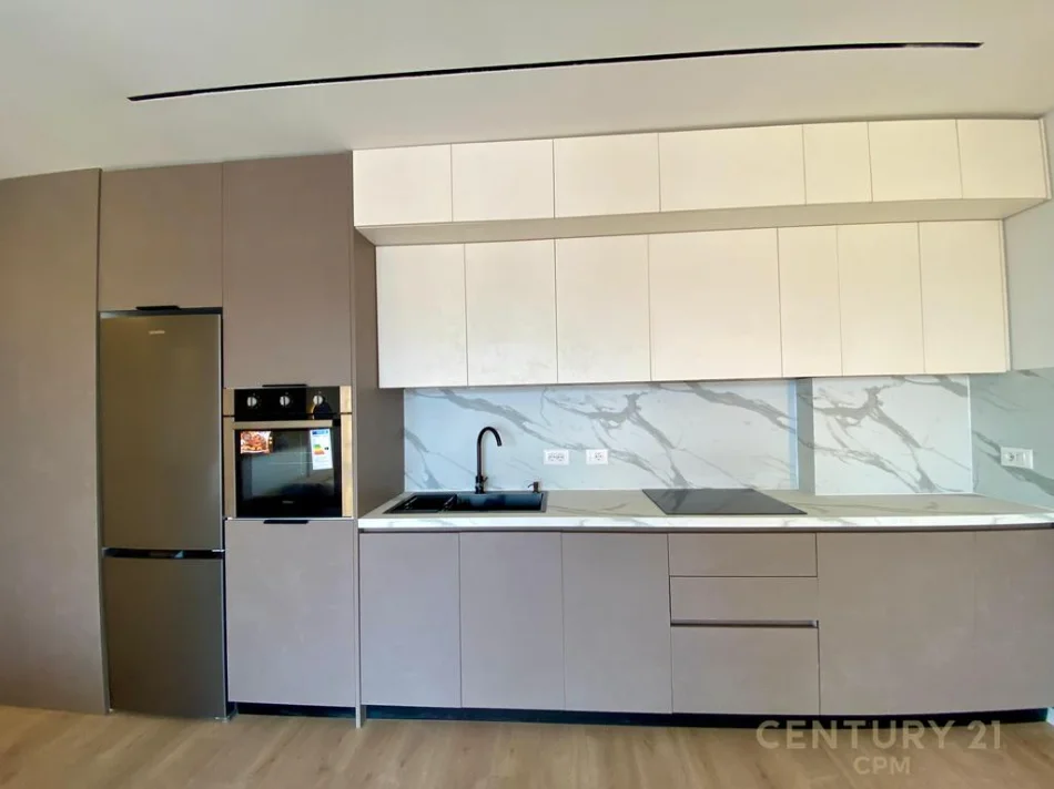 Tirane , jepet me qera apartament 1+1+post parkimi Kati 9, 70 m² 700 € (Bulevardi i Ri)