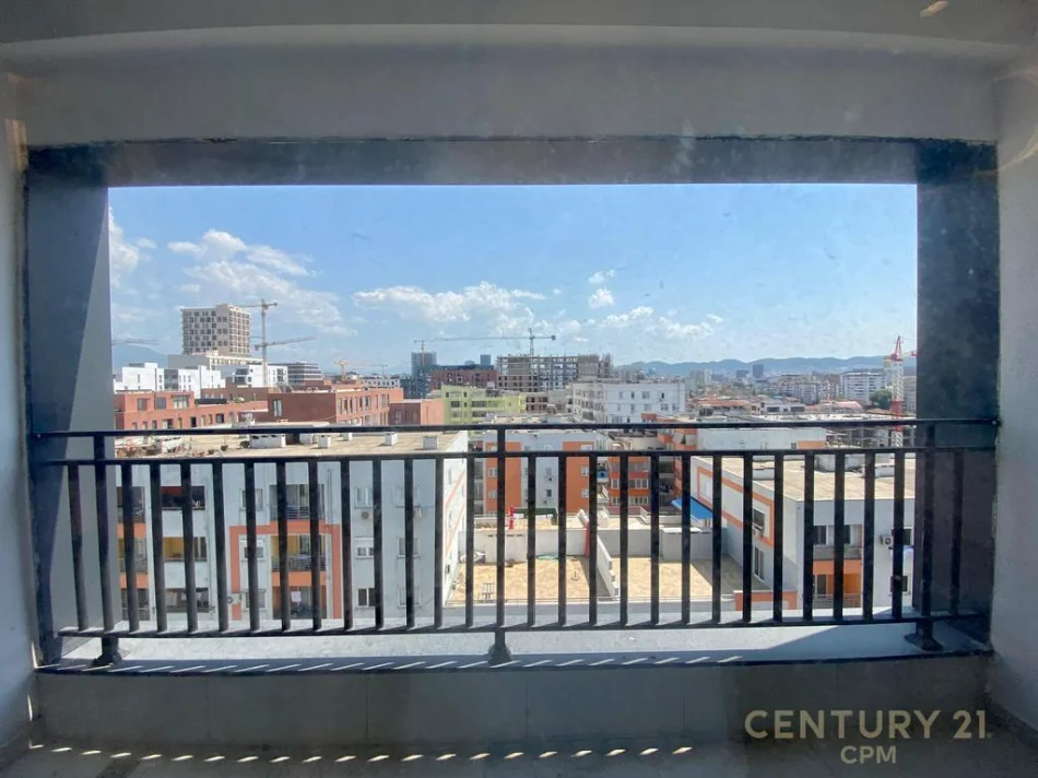 Tirane , jepet me qera apartament 1+1+post parkimi Kati 9, 70 m² 700 € (Bulevardi i Ri)